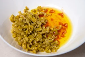 Yeşil zeytin mezesi